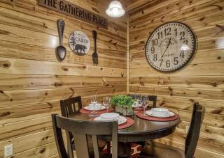 ERN834 - LAKESIDE GETAWAY - GREAT LOCATION! CLOSE TO ALL THE ACTION! cabin - 3