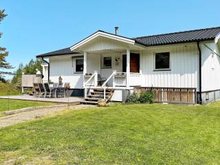 Holiday home UDDEVALLA XXXVIII - Uddevalla - 0