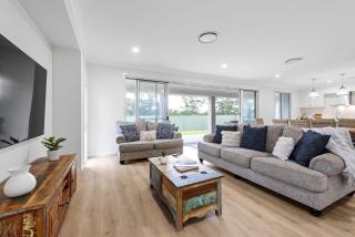 Iluka Coastal Retreat - Narrawallee - 7