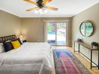Haven Retreat in Catskills w Hot Tub & Bar Hall - 9