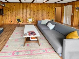 Haven Retreat in Catskills w Hot Tub & Bar Hall - Sundown - 4