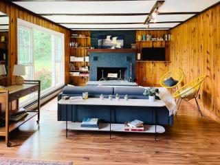 Haven Retreat in Catskills w Hot Tub & Bar Hall - 3