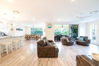 Big Wave At Shoal Bay 8 Achilles St large home with ducted air con Wi Fi and Linen - Nelson Bay - 3