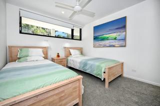 Coolum Beach - Beachside Dream - 3 B/R, 2 Bath ZF6 - Coolum Beach - 1