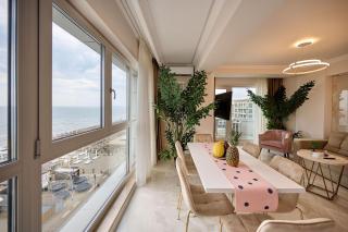 Beach Bliss Apartment in Infinity Beach Resort parking - Mamaia - 6