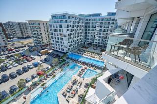 Beach Bliss Apartment in Infinity Beach Resort parking - Mamaia - 3
