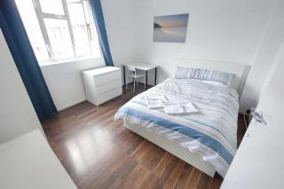 Very spacious 2 to 3 bedrooms flat, centrally located - 8