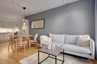 Stylish 2-BR Retreat in Heart of Vibrant Bergen - Bergen - 1
