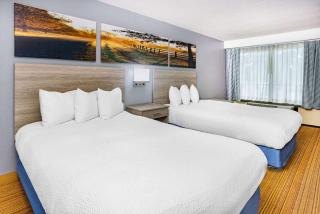 Days Inn & Suites by Wyndham Colonial - 1