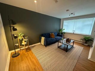 Comfortable 3 Bed House with Garden & Parking - 7