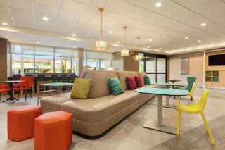 Home2 Suites By Hilton Portland Airport - Portland - 1