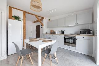Spacious 3city Apartment with Four Bedrooms and Desk in Gdynia by Noclegi Renters - Gdynia - 9