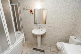 Ultra Central One Bedroom Apartment - 1