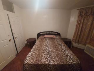 Raleigh Room Rental - Brooklyn - 3