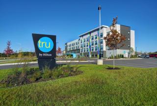 Tru By Hilton Stoughton - 9