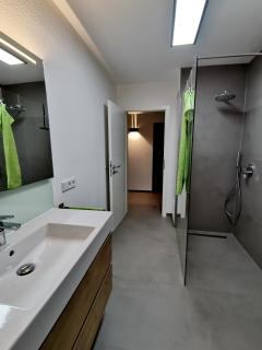 Große Ferienwohnung Gartenblick mit Terrasse - 5