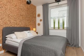 Trendy Warsaw Apartment with 2 Bedrooms, Balcony & Parking by Noclegi Renters - Varsavia - 8