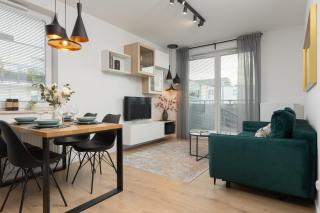 Trendy Warsaw Apartment with 2 Bedrooms, Balcony & Parking by Noclegi Renters - Varsavia - 4