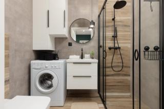 Trendy Warsaw Apartment with 2 Bedrooms, Balcony & Parking by Noclegi Renters - Varsavia - 3