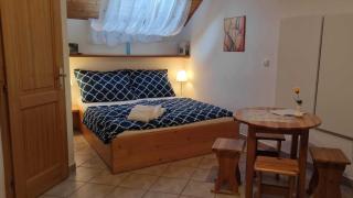 ROYAL GARDEN APARTMENTS *** - 4