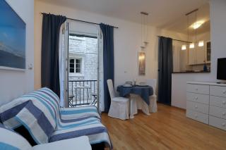 Medulić studio for 2 in old town with free parking - 0