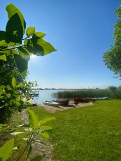 Czerwony domek nad samym jeziorem - Mikołajki - 7