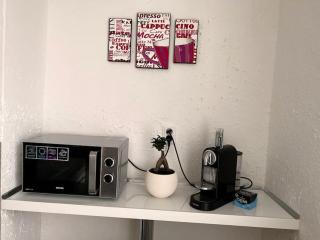 Bright and Comfy Apartment with Free Parking - - 7