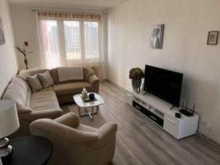 Bright and Comfy Apartment with Free Parking - - 9