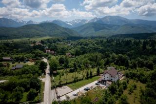 Evergreen Chalet - 9