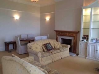 Sidmouth Fabulous 2 Bedroom balcony flat with sea views - 9
