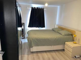 room with share bathroom Near train line - Londra - 2