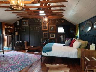 Cedar Oaks Inn The Birdcage Saloon - Dickinson - 1