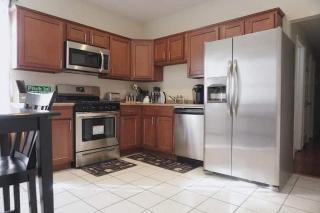 5BR triple decker apartment – 15 mins to City - 8