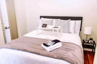5BR triple decker apartment – 15 mins to City - 6