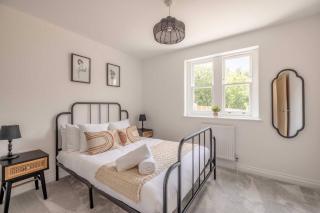 Stylish Central Reading Apartment - Free Parking - 7