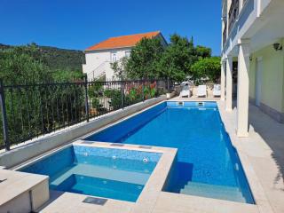 Apartments Neli - Vinišće - 0