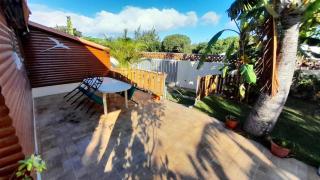 Chalet charmant à Saint-Joseph avec terrasse et jardin - 2