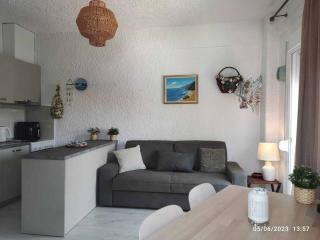 Melina's Place - 9