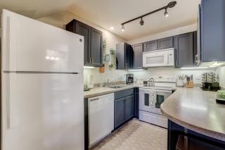 Private condo steps from ski lift minutes to lake - Stateline - 4