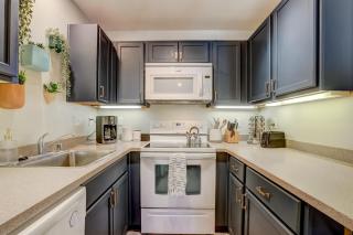 Private condo steps from ski lift minutes to lake - Stateline - 3