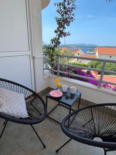 Room Mrčela with big balcony and sea view - 1