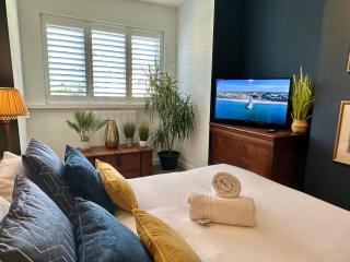 Tasteful Apartment with Free Parking - Short Walk to Pier and Beach - 0