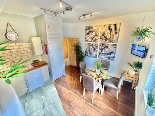 Tasteful Apartment with Free Parking - Short Walk to Pier and Beach - 8