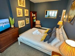 Tasteful Apartment with Free Parking - Short Walk to Pier and Beach - Bournemouth - 4
