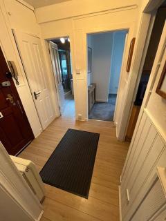 1 bed apartment in secure and convenient location - 1