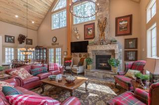Uncle Chris Cabin by KABINO Air Conditioning Smart TVs Chefs Kitchen Spacious WiFi Grill Bills Island Reservoir Fishing - Island Park - 3