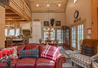 Uncle Chris Cabin by KABINO Air Conditioning Smart TVs Chefs Kitchen Spacious WiFi Grill Bills Island Reservoir Fishing - Island Park - 1