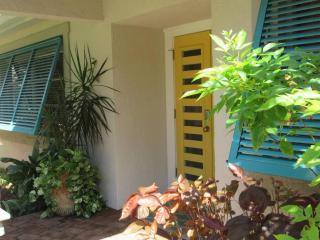 Coastal Vibes, Pickleball Court, One Mile to the Beach - Naples - 5