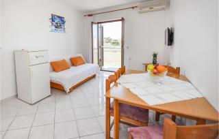 Gorgeous Apartment In Kustici With Wifi - 9