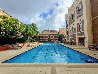 Contemporary Top Floor Apartment with City Views - Sydney - 9